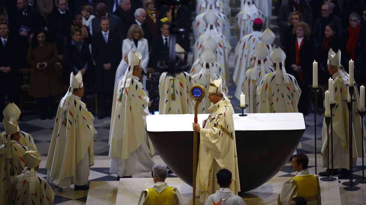 Immagine di Le due Chiese. Parigi non val bene una messa per Papa Francesco
