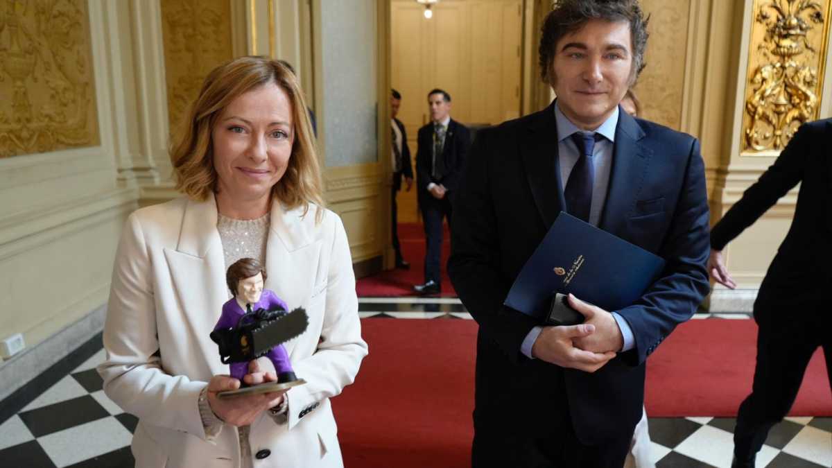 Immagine di Milei e Meloni. La destra italiana è molto diversa dal liberista argentino