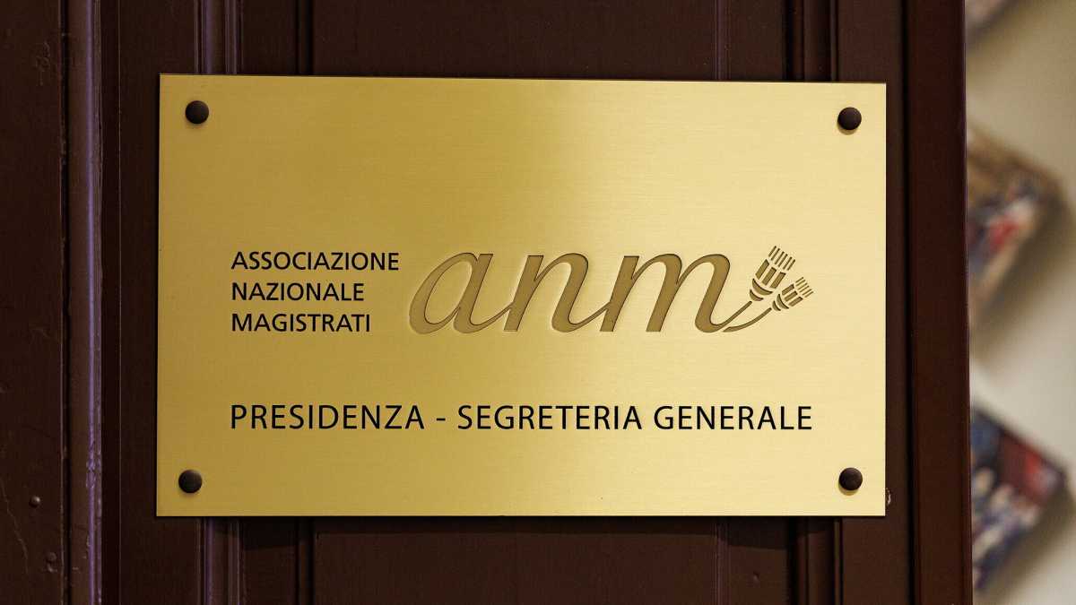 Immagine di Il manifesto della non terzietà dell’Anm