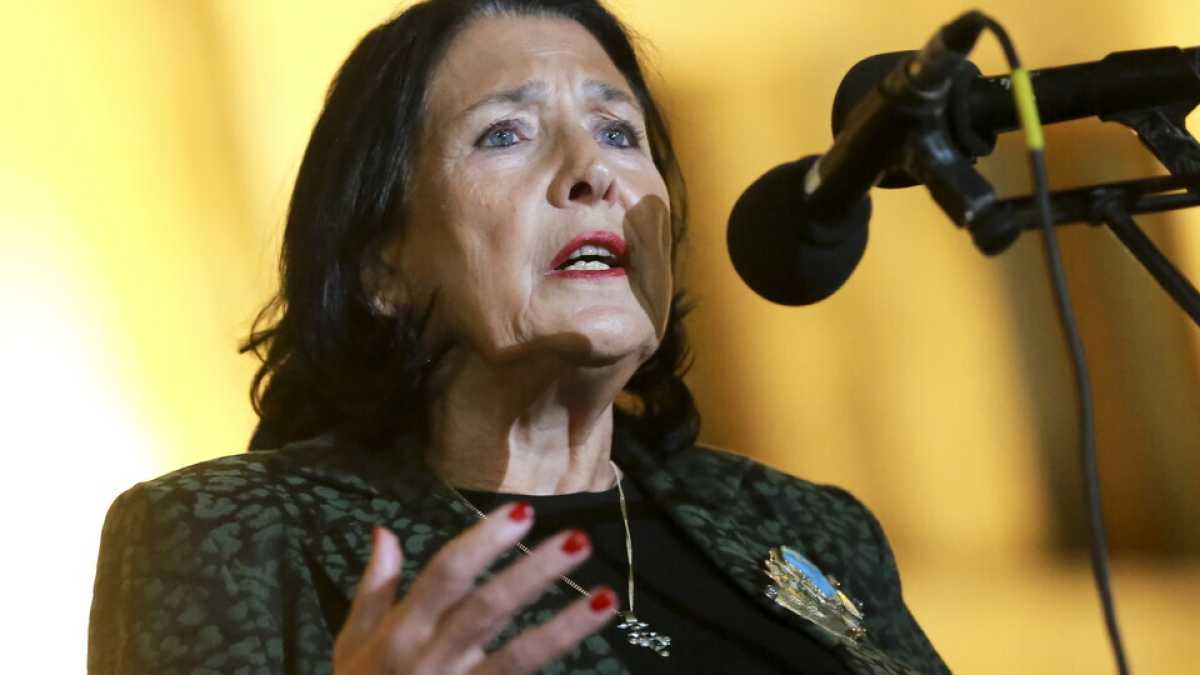 Immagine di La mia corsa contro il tempo per salvare la democrazia. Parla la presidente della Georgia