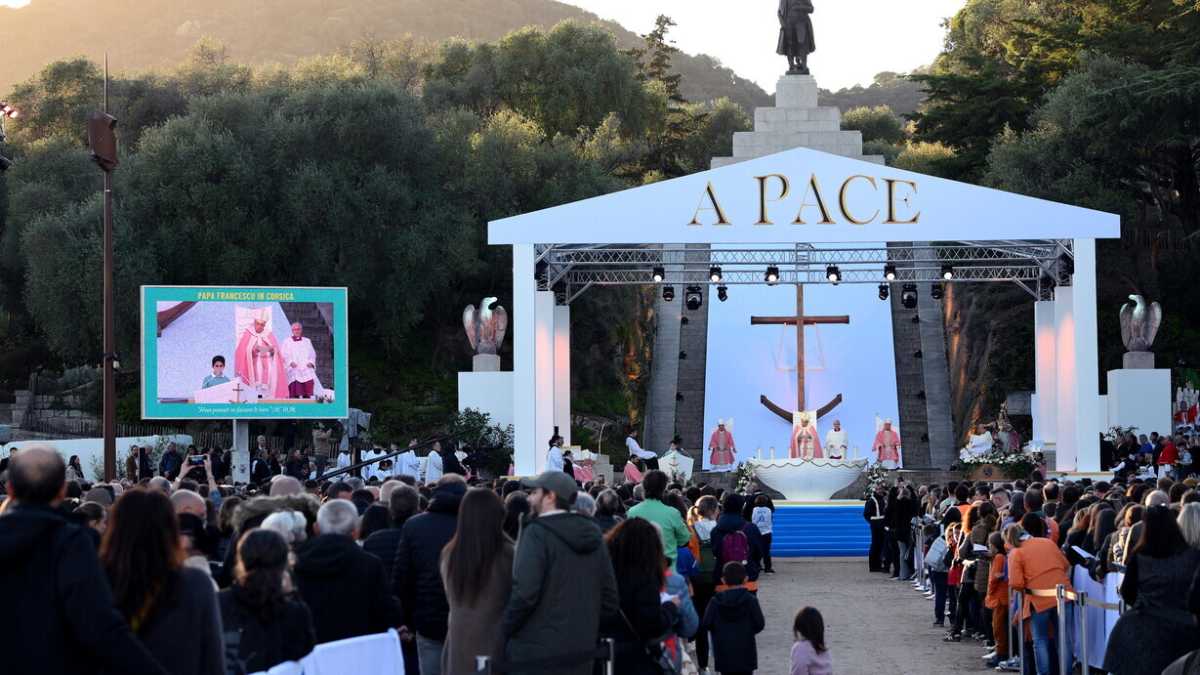 Immagine di Il Papa in Corsica. Visi, costumi di confraternite e gruppi polifonici