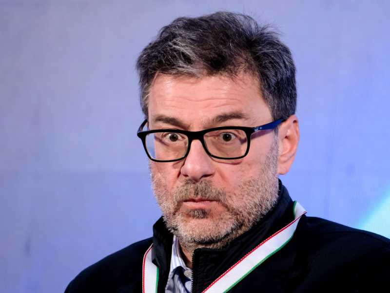 Giorgetti motozappa, fa il liberale alla Milei, ma si muove da statalista. E' un altro che si prepara per il Colle
