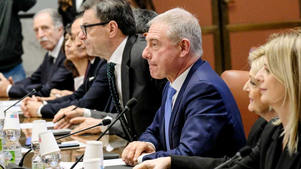 Immagine di La pace Meloni-Stellantis. Investimenti, modelli, il piano piace al governo. Elkann pronto a presentarsi alla Camera