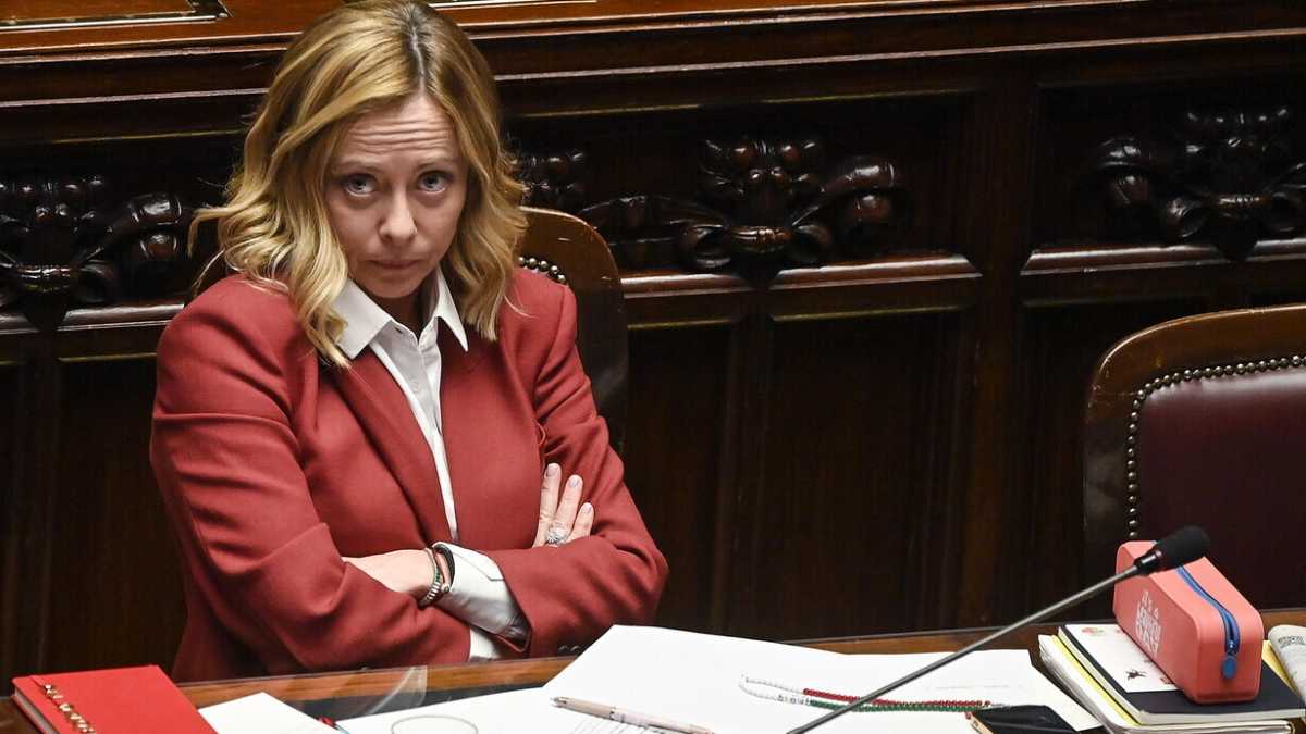 Immagine di La gaffe di Meloni sul deficit al netto degli interessi e i problemi del bilancio