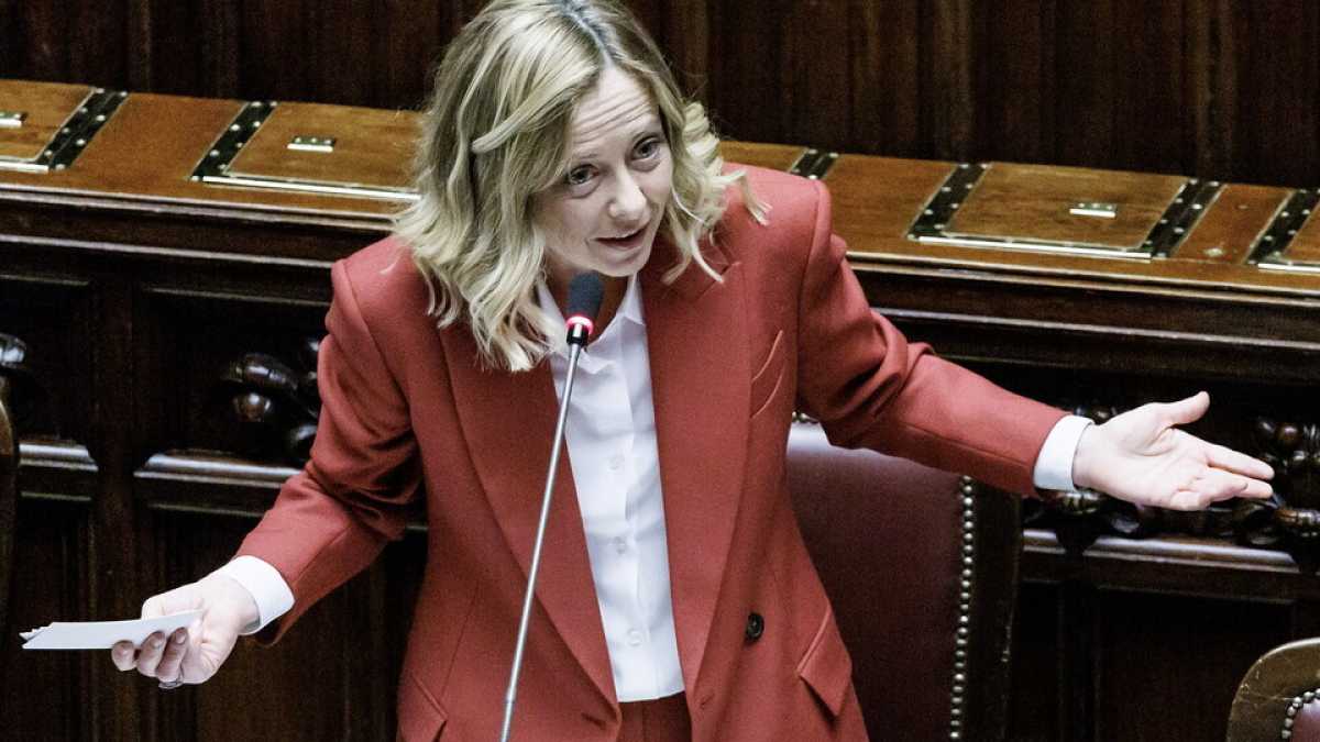 Immagine di Meloni si allontana da Atreju e scopre che sull’Europa va d’accordo più con l’odiato Prodi che con l’alleato Salvini