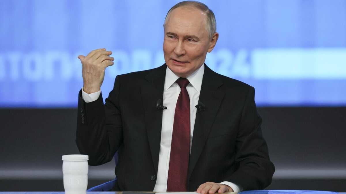 Immagine di Putin sceglie ancora la linea diretta con i cittadini e dice: "Pronto a parlare con Trump e ai negoziati"