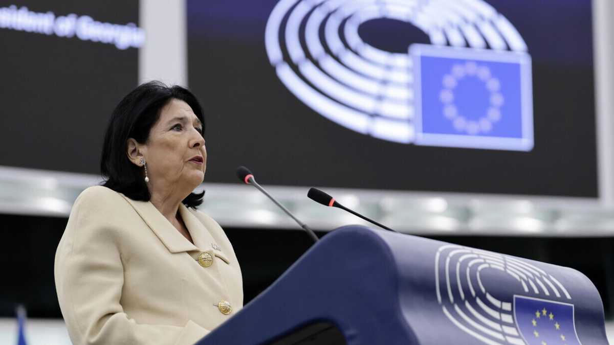 Immagine di Zourabichvili punta il dito contro l’Ue: su Tbilisi “non è stata all’altezza”