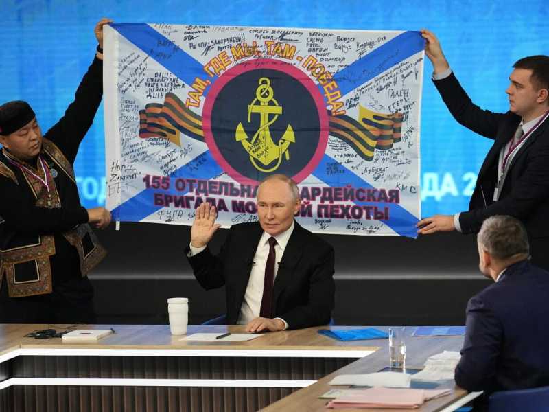 Vladimir Putin aspetta Donald Trump