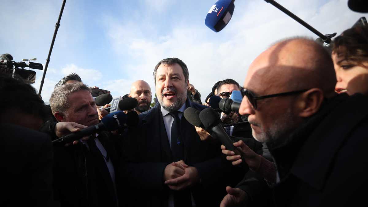 Immagine di Salvini assolto nel processo Open Arms: "Sono felice, proteggere i confini non è reato"