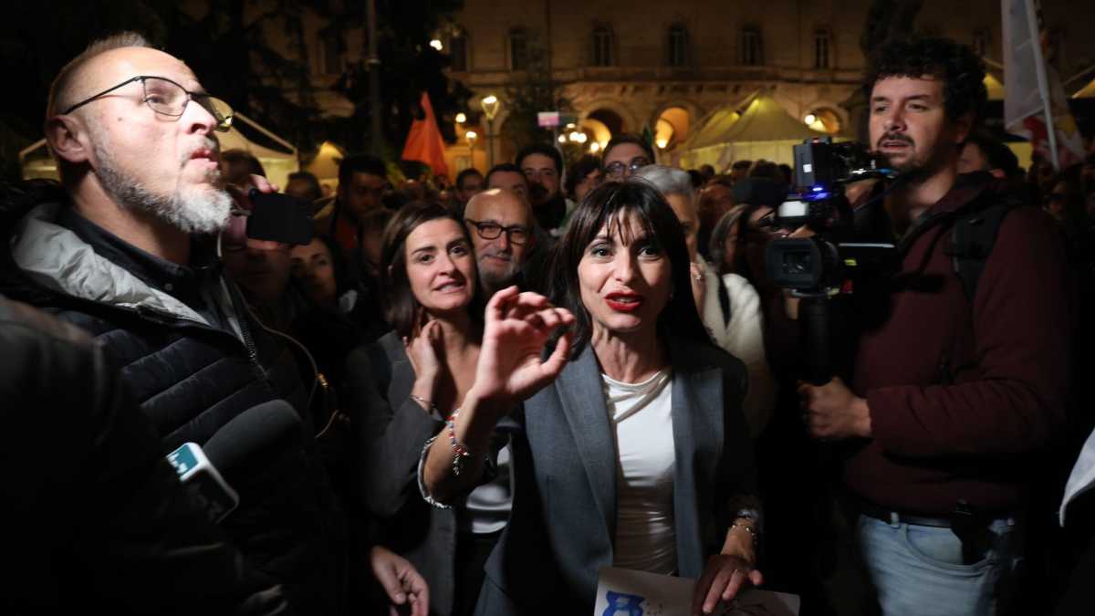 Immagine di Assessore alla resa. Barcaioli, nominato nella giunta umbra, predica il no alle armi. E attacca “Israele stato terrorista”