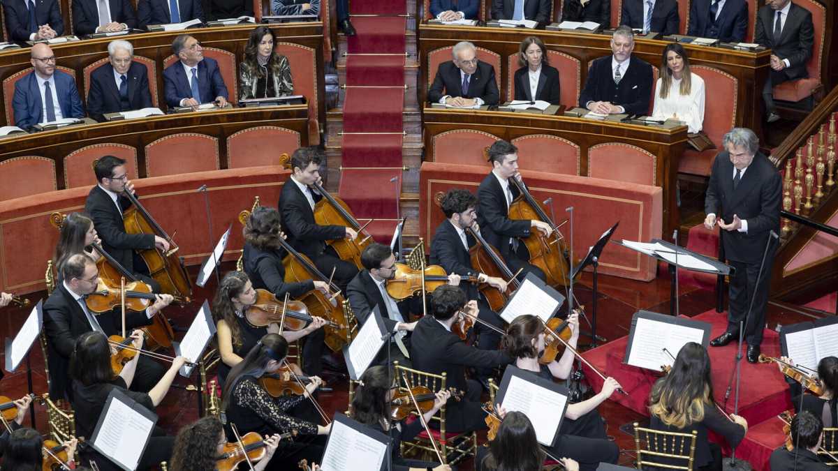 Immagine di Caro maestro Muti, il problema non sono gli smartphone ma i senatori