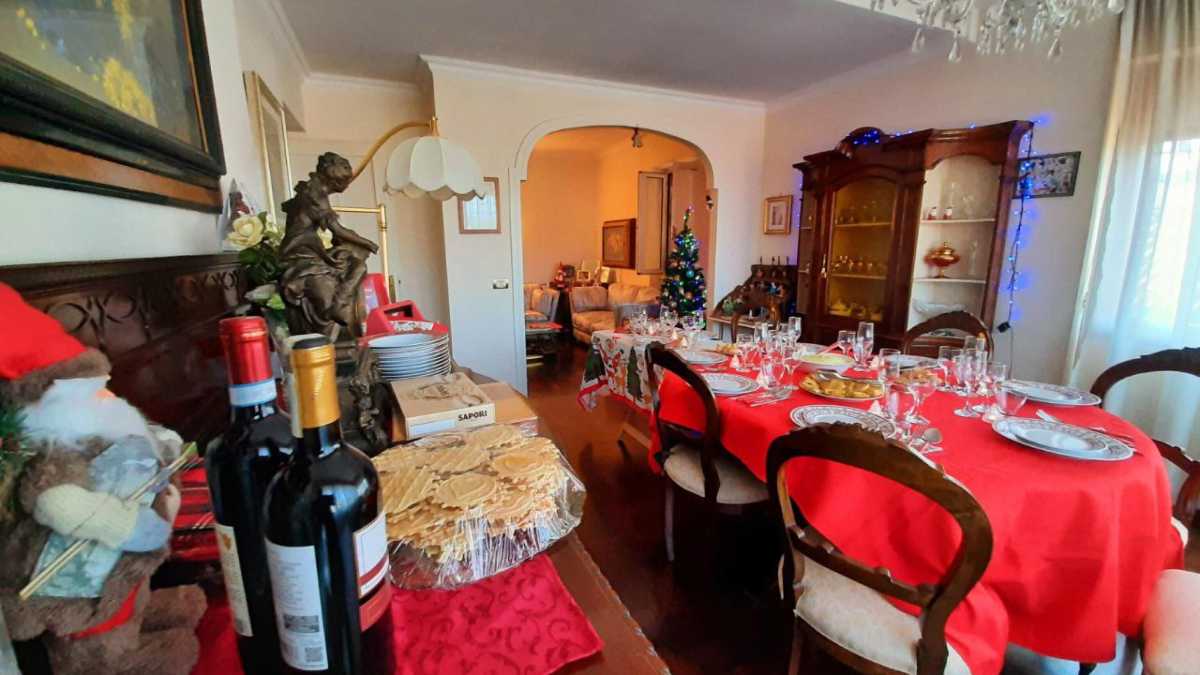 Immagine di Istruzioni pratiche per non ingrassare troppo a Natale
