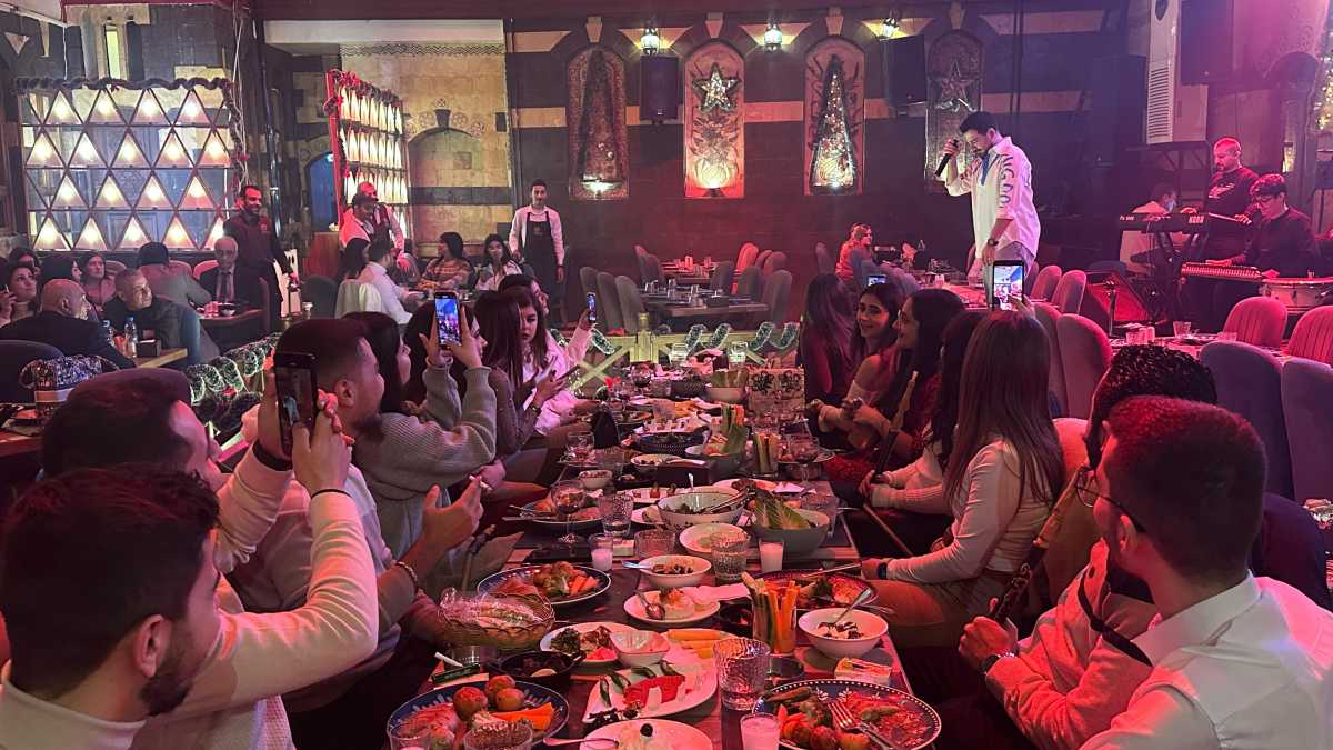 Immagine di Hts fa gli auguri all'arcivescovo cattolico a Damasco: "Siamo ottimisti"