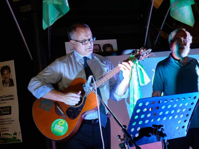 Il concertone di Capodanno a Roma diventa una sagra. Il Campidoglio sconta l'effetto Tony Effe