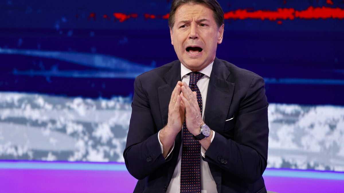 Immagine di Perché l'onorevole Giuseppe Conte le spara sempre oggi invece che domani