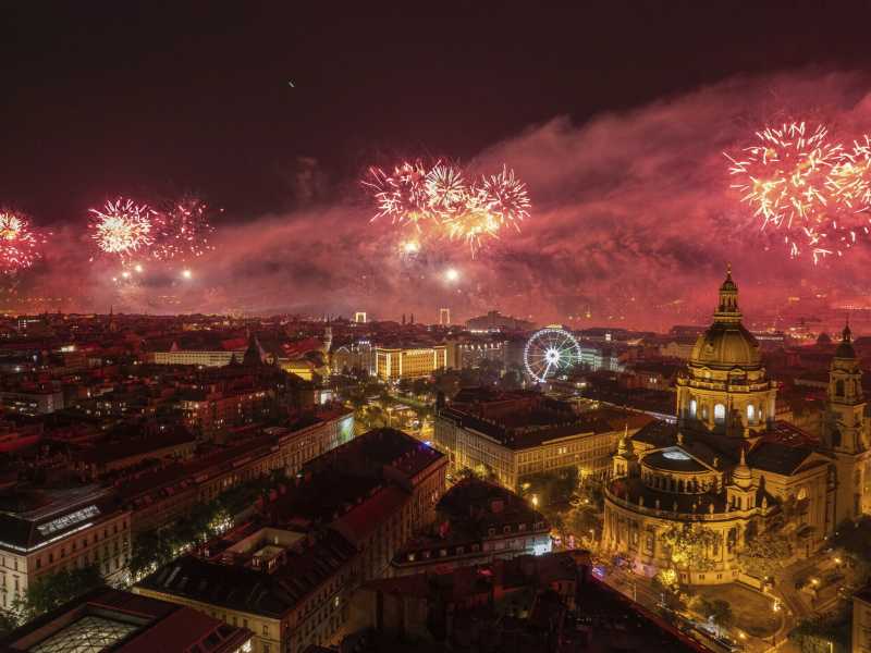 I fuochi d'artificio croce e delizia del Capodanno: ora arrivano quelli silenziosi