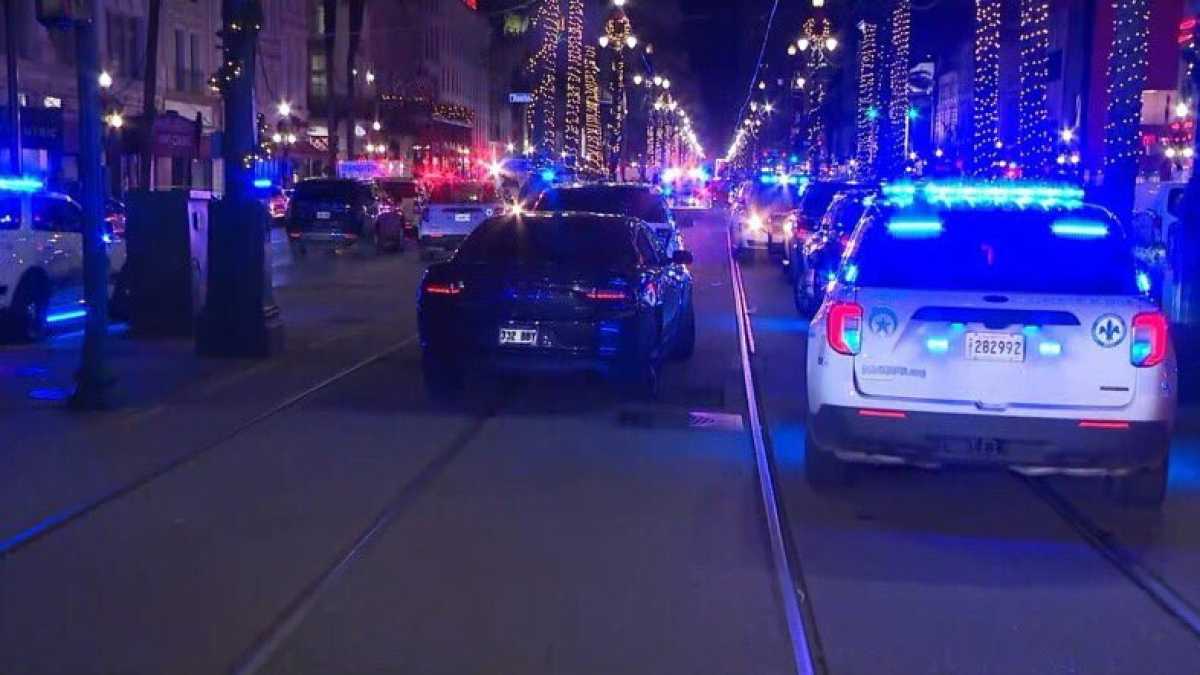Immagine di Auto sulla folla a New Orleans. L'FBI indaga per terrorismo