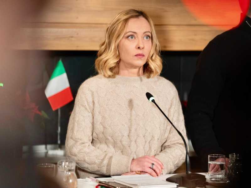 "Togliere la fiamma dal simbolo? Non è all'ordine del giorno", dice Meloni