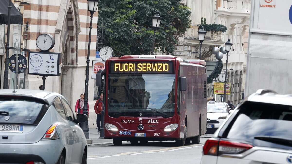 Immagine di L'anno si apre con un nuovo sciopero: cosa c'è da sapere sullo stop ai trasporti del 10 gennaio