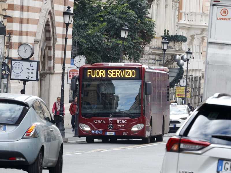 L'anno si apre con un nuovo sciopero: cosa c'è da sapere sullo stop ai trasporti del 10 gennaio