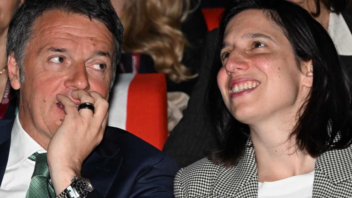 Immagine di Quando Schlein è in vacanza, Renzi balla. Ed era già successo d'estate