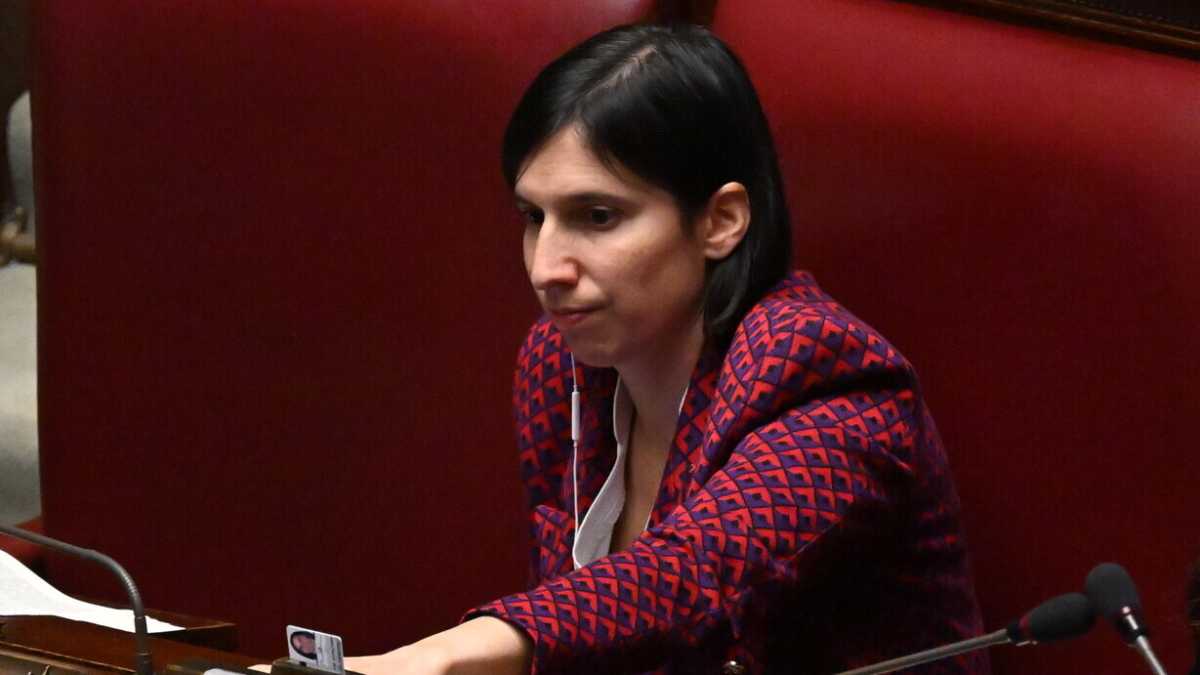 Immagine di Schlein riappare dopo 20 giorni. Le alleanze restano un tabù. Pd in ritiro per parlare di esteri