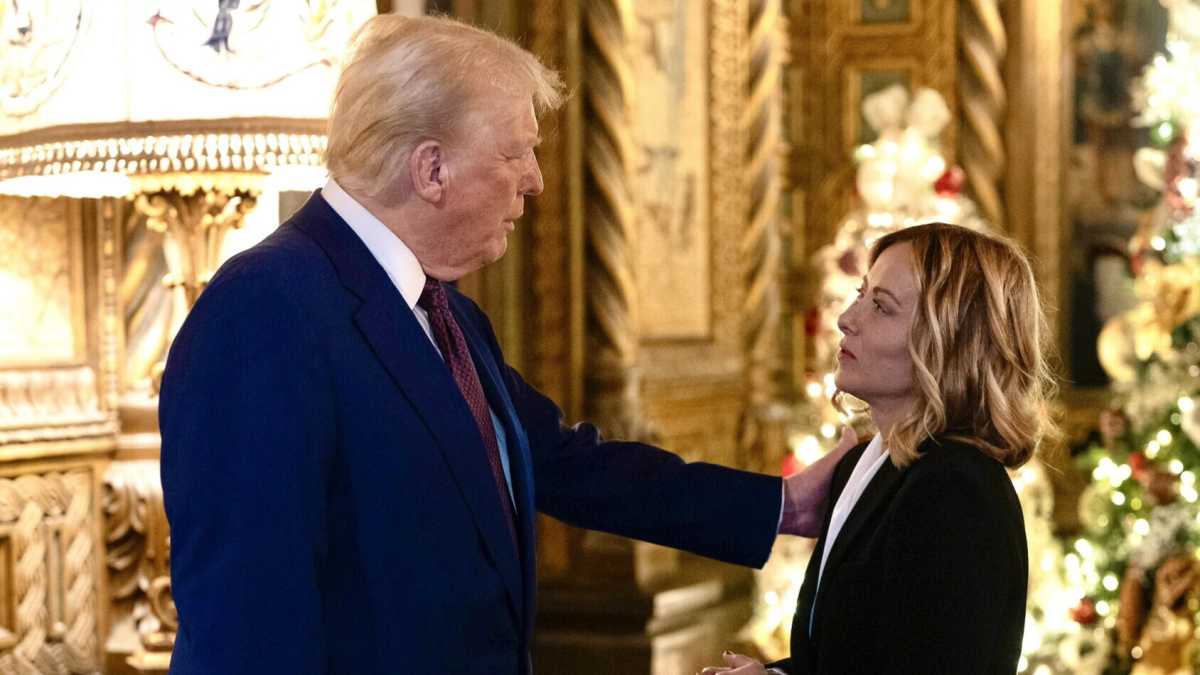 Immagine di Meloni ha passato con Trump "una bella serata". Ma in che senso?