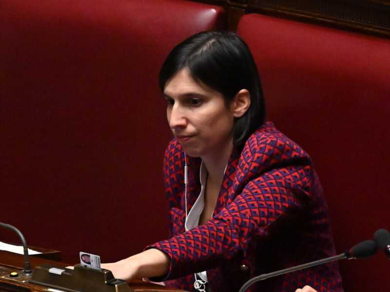 Schlein riappare dopo 20 giorni. Le alleanze restano un tabù. Pd in ritiro per parlare di esteri