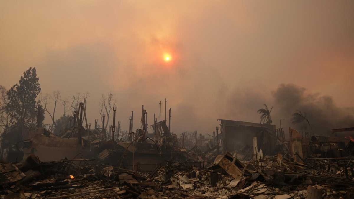 Immagine di Los Angeles in pericolo per gli incendi: almeno 5 morti e migliaia di edifici distrutti
