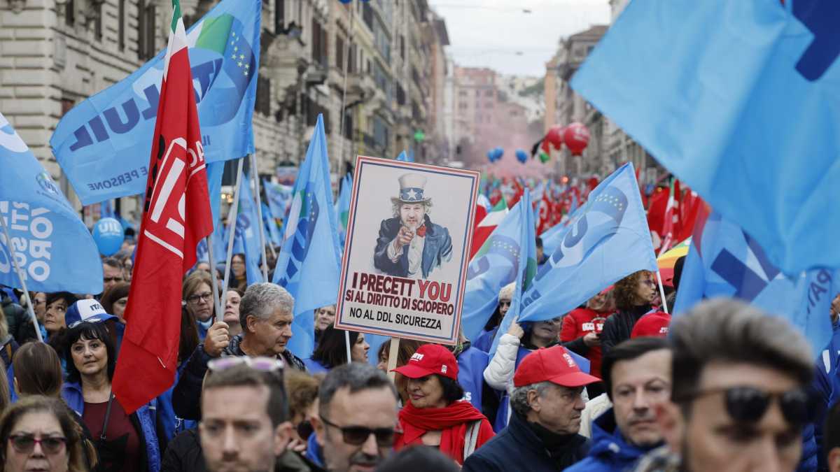 Immagine di Scioperare stanca
