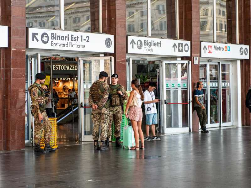 Armocromia dell'insicurezza. Bianca o rossa? Termini resta zona franca