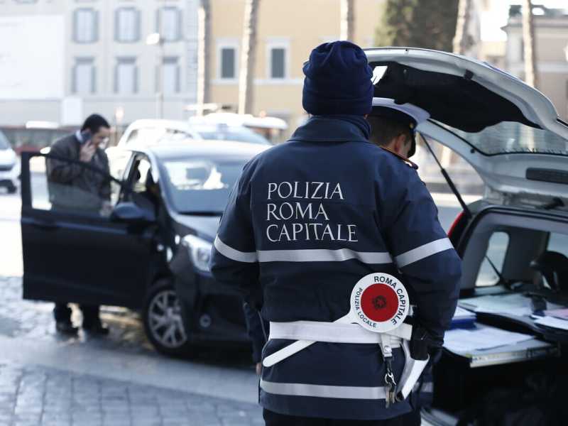 Più vigili che autobus: Il 2025 anno delle multe