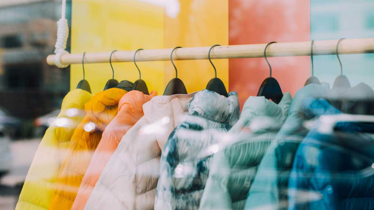 Immagine di Maledetta moda, che impedisce a un conservatore di tenersi il cappotto del padre