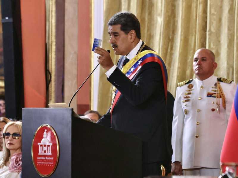 Maduro giura imperterrito dopo il breve arresto della leader dell’opposizione