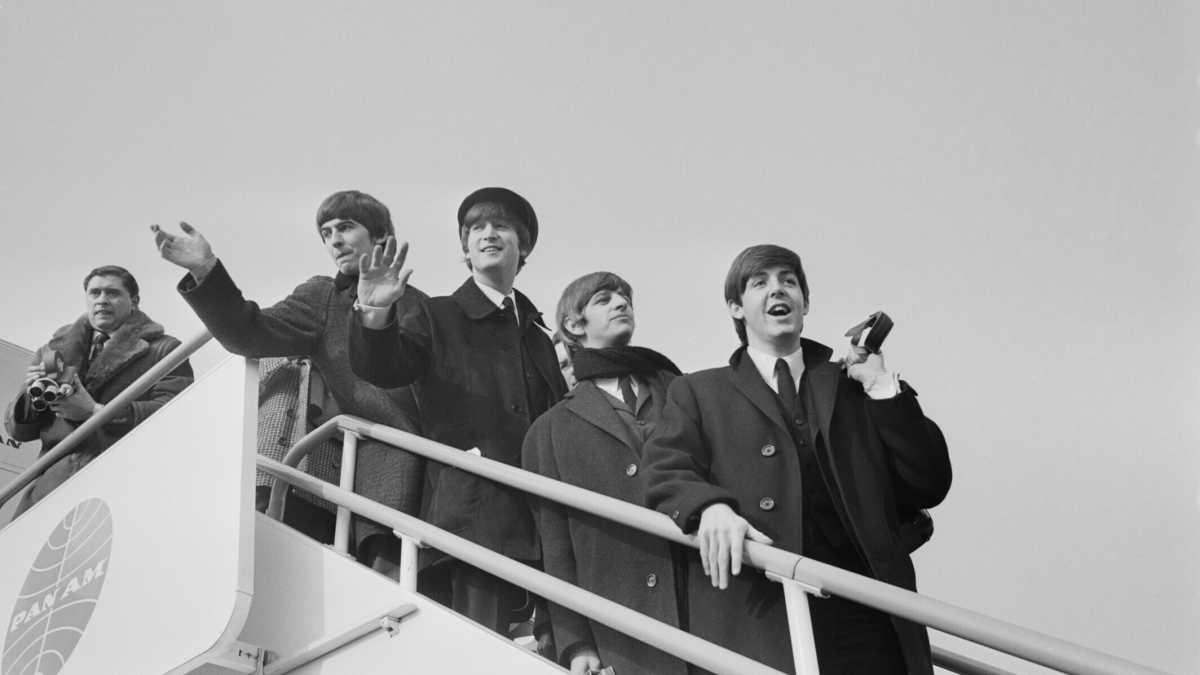 Immagine di Il docufilm sul leggendario debutto dei Beatles in America, una rivoluzione della modernità
