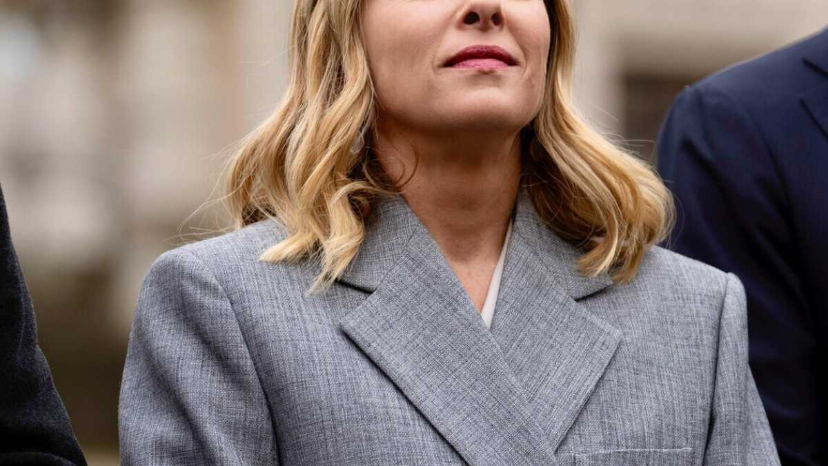 Immagine di Lo scudo di Meloni per gli agenti e l'allerta del Colle. La Lega prova lo strappo