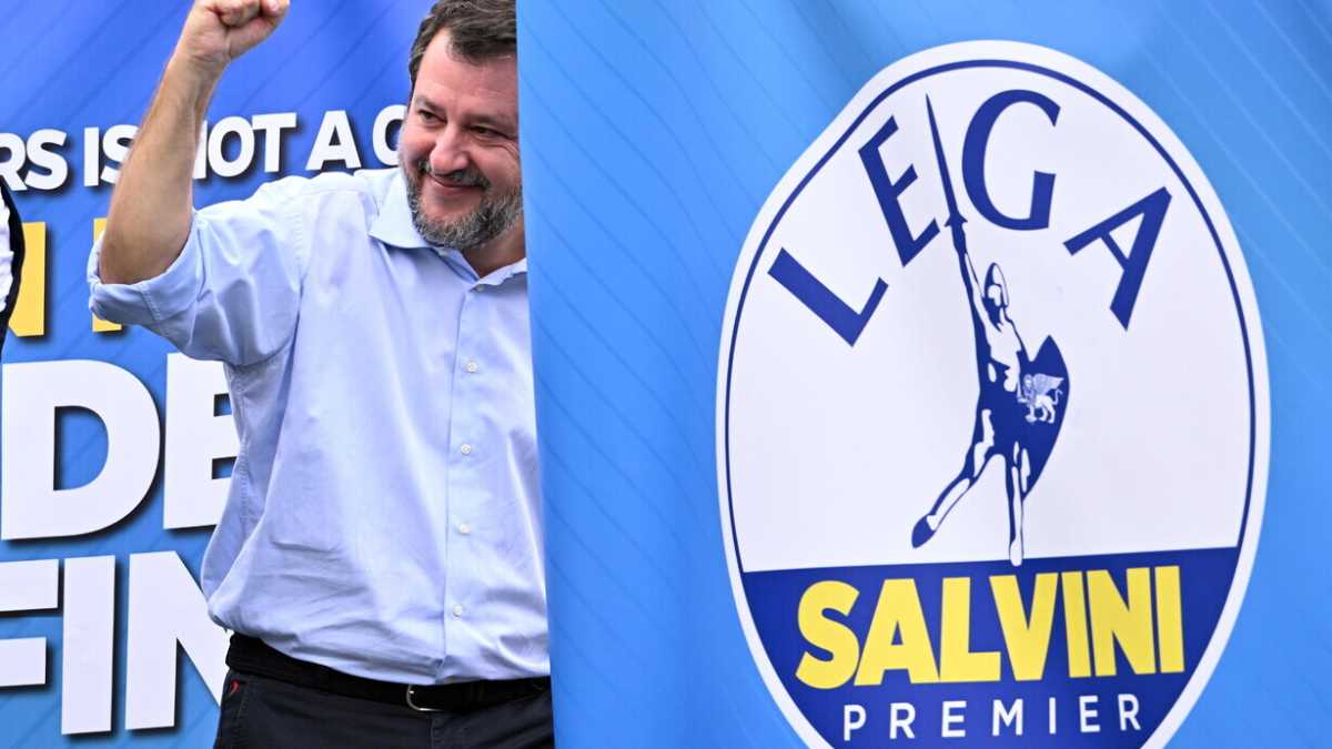 Immagine di Salvini il collezionista. Si prende i simboli con Alberto da Giussano. Così può archiviare la Lega nord