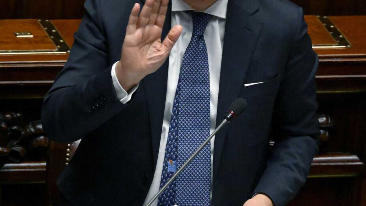 Immagine di Lo scudo alle forze dell'ordine manda in tilt la maggioranza. E Piantedosi resta defilato