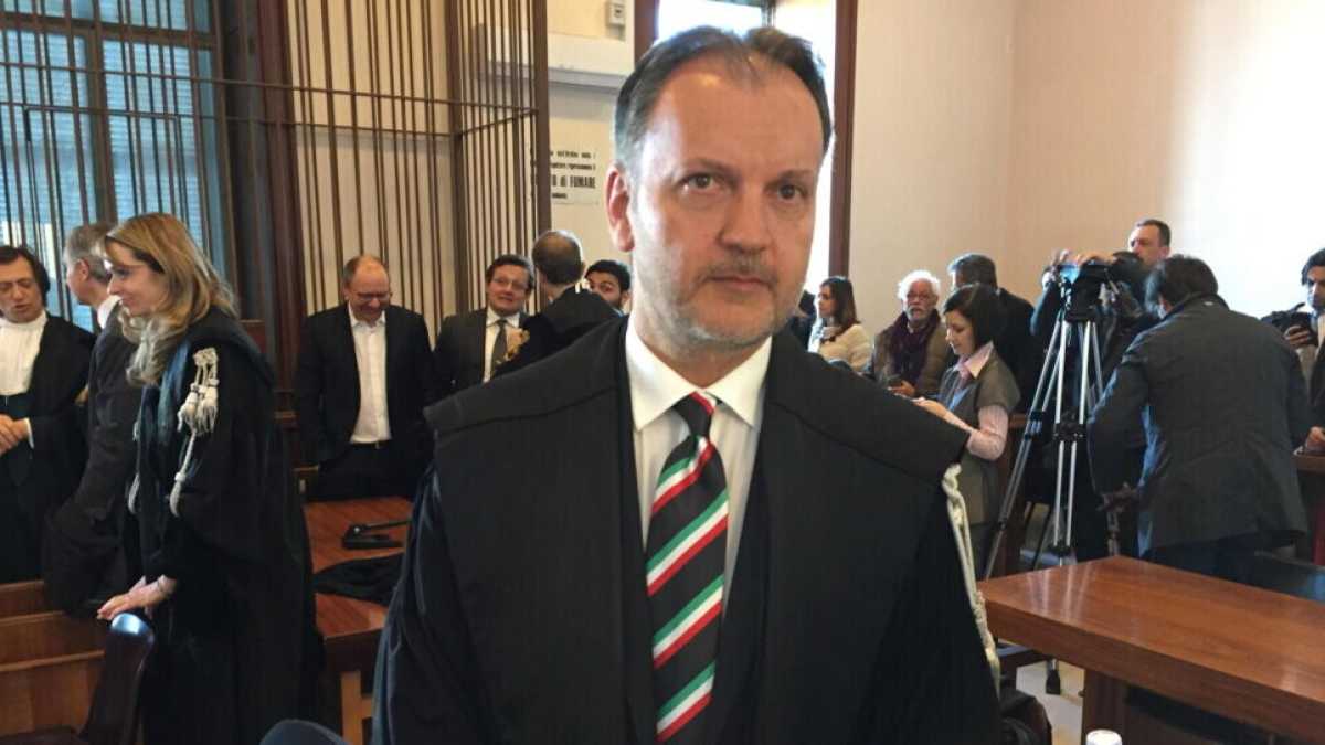 Immagine di "Confessa o ti arresto". Le minacce del pm Ruggiero, condannato e sospeso dal Csm