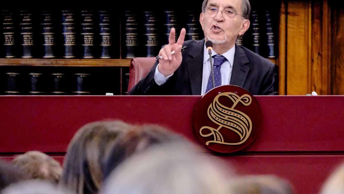 Immagine di La Russa: "Ho visto la fiction 'M.', ma preferisco il libro di Scurati, meno caricaturale di questa serie"