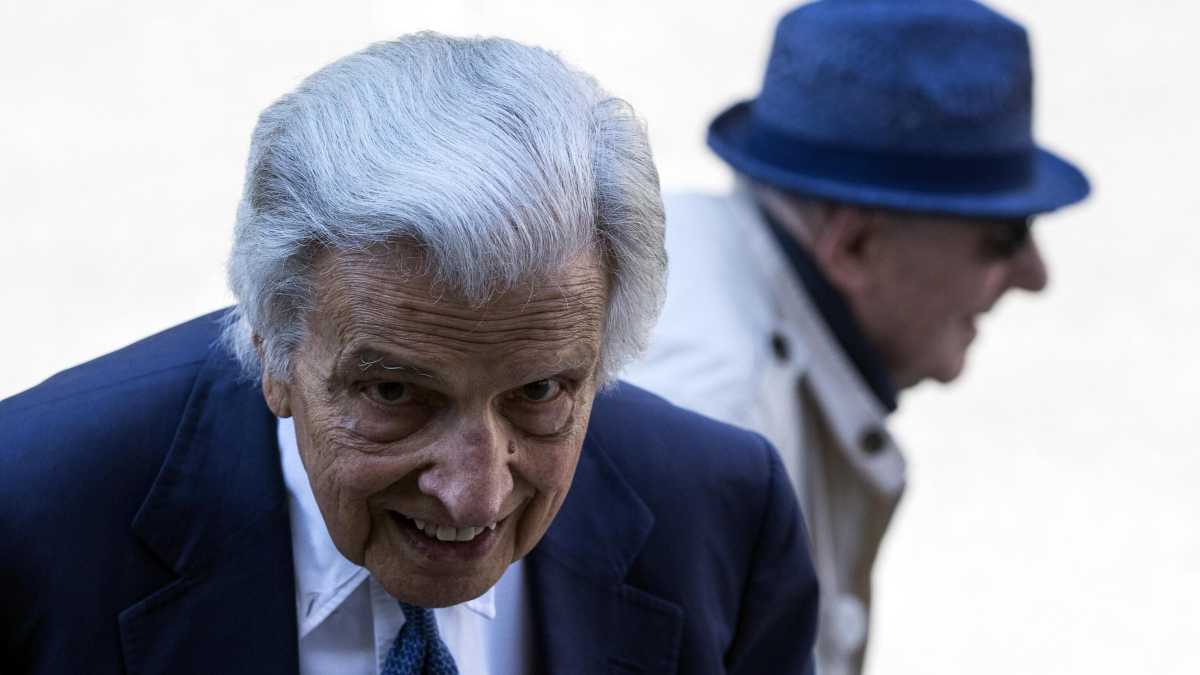 Immagine di L'ultimo radical chic. Vita, opere e aneddotica di Furio Colombo
