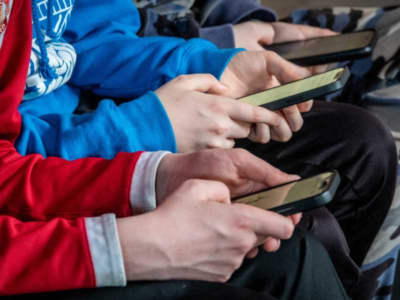 Non è solo questione di sicurezza nazionale. L’impatto nascosto di TikTok sulla salute mentale della gen Z