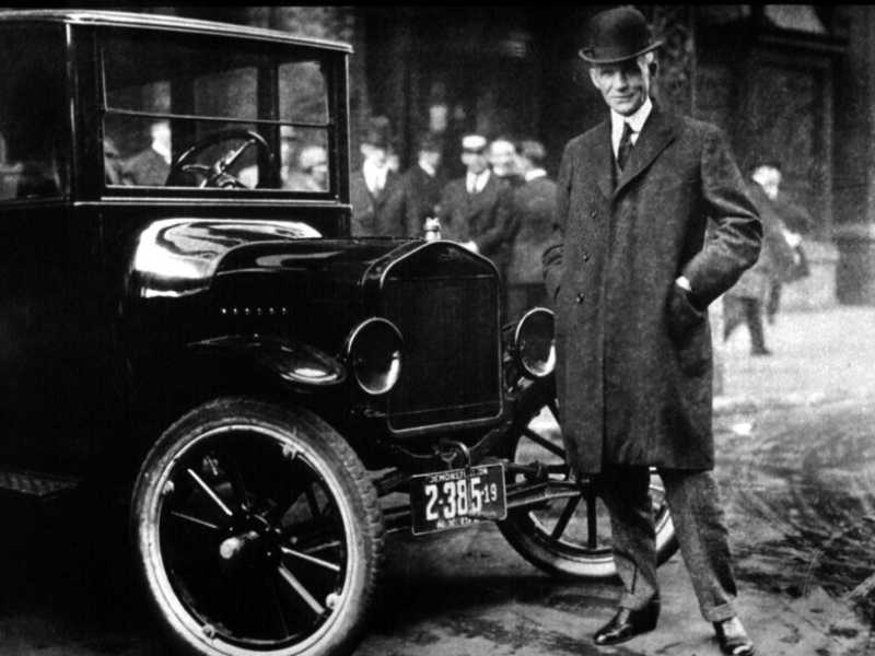 Henry Ford con la sua celebre Model T nel 1921 a Buffalo (GettyImages)&nbsp;<br />
