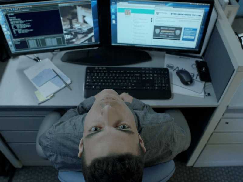 Rami Malek &egrave; Elliot Alderson in "Mr Robot", serie tv creata dallo sceneggiatore Sam Esmail<br />