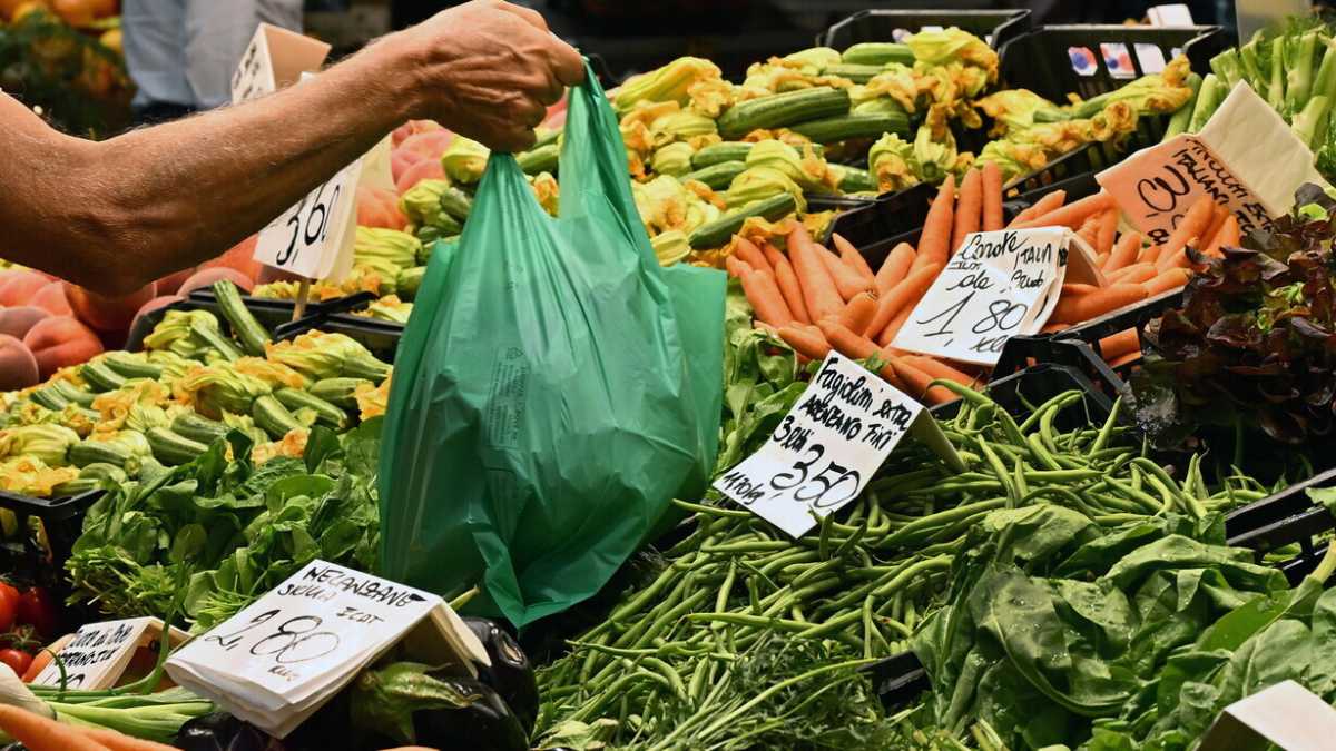 Immagine di Perché mangiare troppa carne fa male: due nuovi studi
