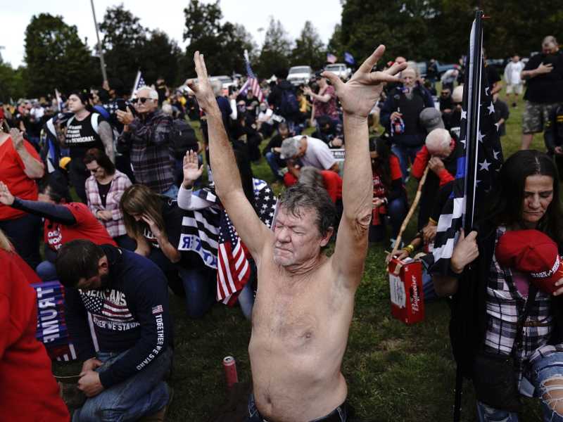 Proud Boys e agli membri dell'alt-right <br />