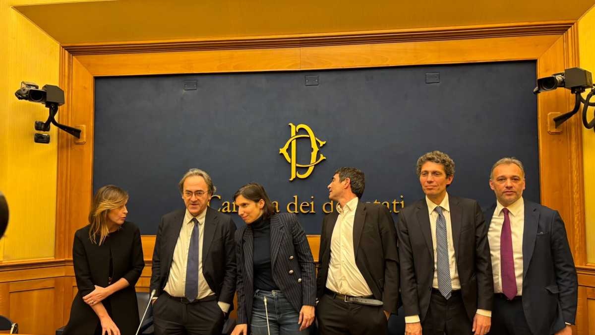 Immagine di Caso Almasri, le opposizioni unite in conferenza stampa: "Meloni chiarisca in Aula"