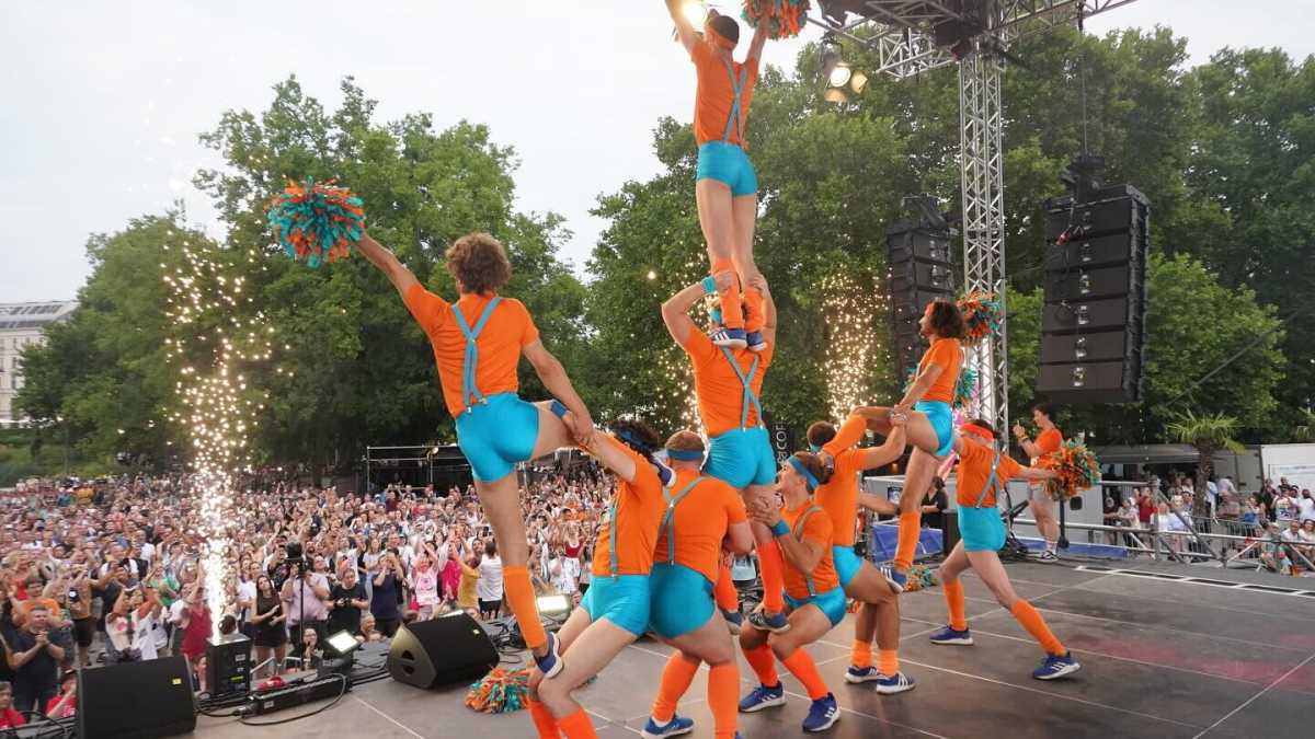 Immagine di Ecco i Fearleaders per riempire le pause delle gare di roller derby femminili