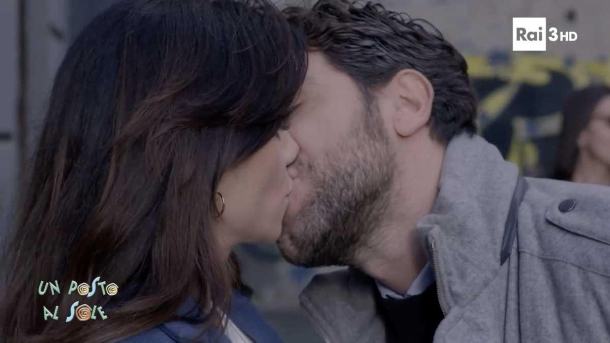 Immagine di Con il bacio di Pino e Rosa, nasce una nuova coppia in Un posto al sole