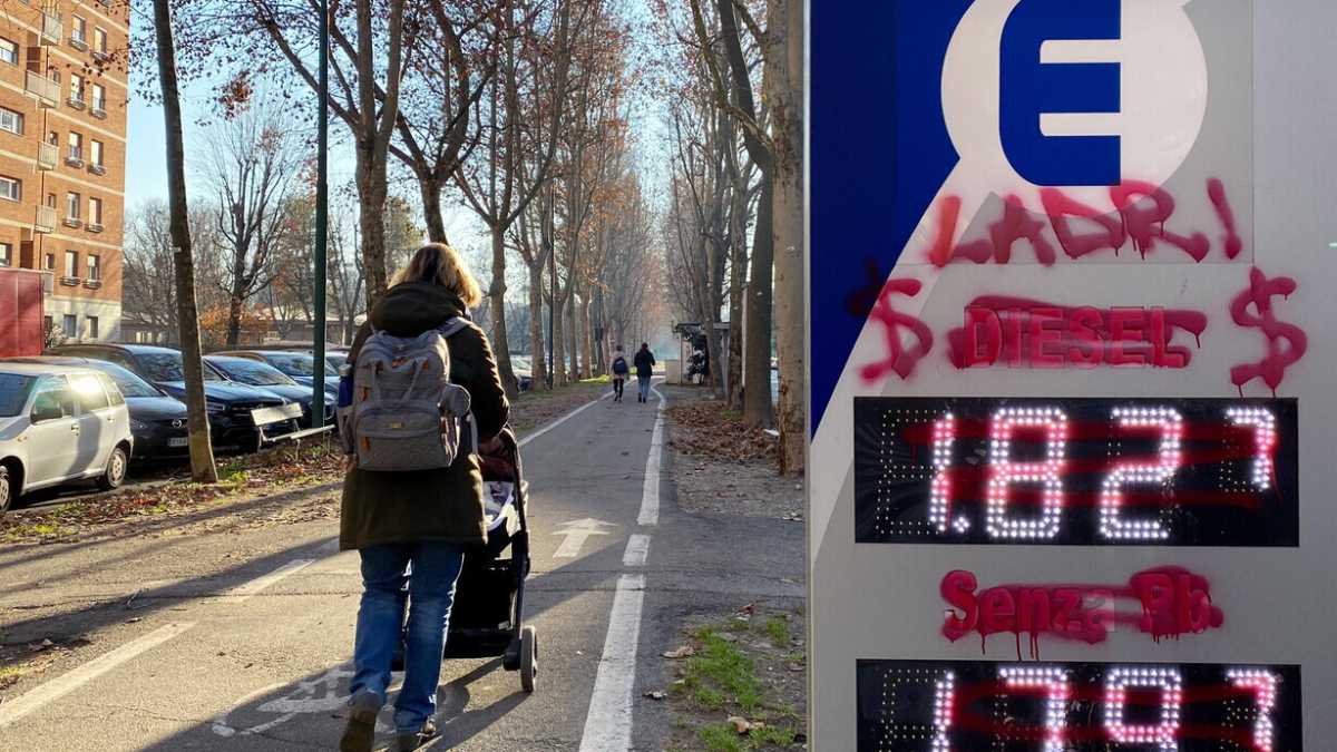Immagine di Le accise sul gasolio hanno reso il centrodestra più green di Avs